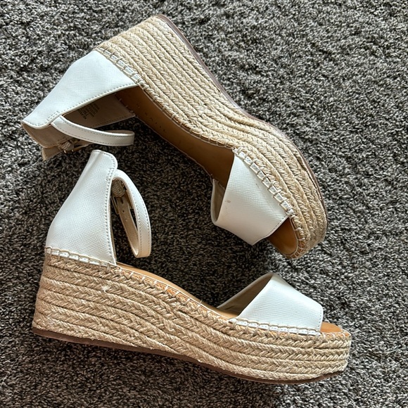 Sandals size 7 - Picture 3 of 7